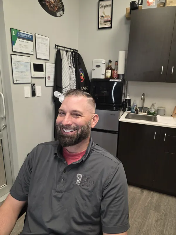 Men's short cut with a shaped full beard